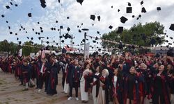 Sağlık Hizmetleri MYO’da 864 öğrencinin mezuniyet heyecanı