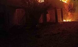 Sivas’ta korkutan yangın: Alev alev yanan ev kül oldu