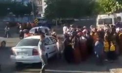 Siverek’te tarım işçileri yevmiye ücretini protesto için yol kapattı
