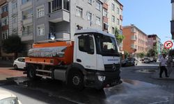 Sultangazi’de cadde ve sokaklar yıkanıyor