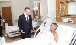 Vali Aksoy operasyonda yaralanan polis memurunu hastanede ziyaret etti