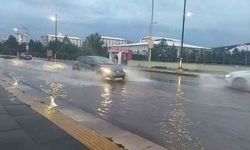 Yağmurda Cumhuriyet Üniversitesi çevresi adeta göle döndü