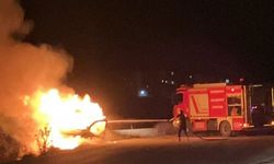 Yüksekova’da ticari araç alev alev yandı