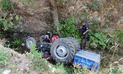Bursa'da dere yatağına devrilen traktörün sürücüsü öldü
