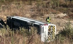 Kuzey Marmara Otoyolu'nda şarampole devrilen servis aracındaki 9 kişi yaralandı