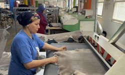 Kuzu derisinden ürettikleri kürkten tasarladıkları kıyafetleri 8 ülkeye ihraç ediyorlar