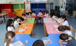 Sultangazi Belediyesi Çocuk Kütüphanesi'nde minik okurlar eğlenerek öğreniyor