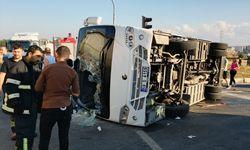 Tekirdağ'da servis midibüsü ile hafif ticari aracın çarpıştığı kazada 12 işçi yaralandı