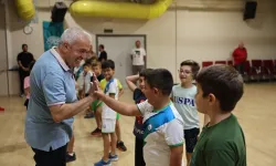 Başkan Şadi Özdemir, çocuklarla spor yaptı