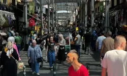 Bursa’nın Kapalı Çarşısı kalabalığı ile göz doldurdu