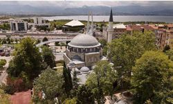 445 yıllık cami zamana meydan okuyor