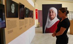 60 yıl önce Hollanda’ya göç eden Türk kadınlarının fotoğraf sergisi duygu dolu anlara sahne oldu