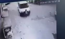 Adana’da yola fırlayan küçük çocuğa hafif ticari araç böyle çarptı