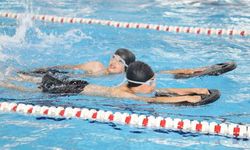Ağrı’da çocuklar yüzme eğitimleriyle sıcak havaların keyfini çıkarıyor