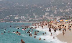 Alanya’da plajlar tıklım tıklım