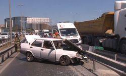 Bakırköy’de araç bariyerlere ok gibi saplandı: 2 yaralı