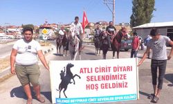 Başkan Zeyrek ilçe girişinde atlı birliklerle karşılandı