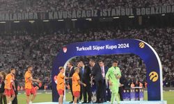 Beşiktaş, Turkcell Süper Kupa’yı düzenlenen törenle aldı