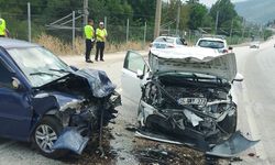 Bilecik’te 2 otomobil kafa kafaya çarpıştı: 1 ölü, 2 yaralı