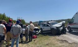 Bursa’da iki otomobil kafa kafaya çarpıştı: 5 yaralı