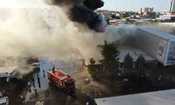 Diyarbakır’da sanayi sitesinde çıkan yangına müdahale sürüyor