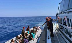 Düzensiz göçmenleri taşıyan bot arızalındı, sahil güvenlik kurtardı