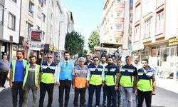 Esenyurt Belediye Başkanı Ahmet Özer, asfaltlama çalışmalarına katıldı