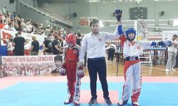 Gediz kickboks takımı Denizli’de yapılan turnuvadan madalyalarla döndü