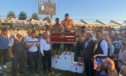 Geleneksel Arnavutköy Yağlı Güreşleri’nde şampiyon Mustafa Taş oldu