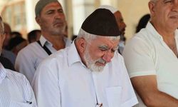 Haniye için kılınan cenaze namazında duygusal anlar: Yaşlı adam İsrail’i kınadı, gözyaşları döktü