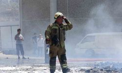 İzmir’deki yangında 3 fabrika, 5 araç zarar gördü