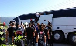 Kocaeli’de tur otobüsü yan yattı: 43 kişi bir saatte kurtarıldı