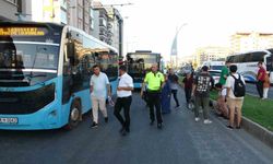 Kontrolden çıkan araç onlarca yolcunun bulunduğu otobüse çarptı