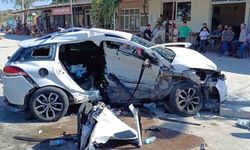 Manisa’da iki otomobil çarpıştı: 1 ölü, 4 yaralı