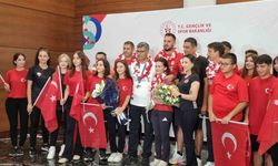 Olimpiyatlarda gümüş madalya kazanan milli atıcı Yusuf Dikeç, İstanbul’a geldi