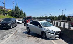 Otomobil refüje çarptı: 3 yaralı