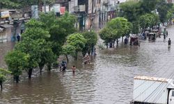 Pakistan’ın Lahor şehrinde 44 yılın yağış rekoru: 6 ölü