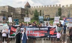 Sağlık çalışanlarının Filistin’de destek, İsrail’e protesto yürüyüşleri devam ediyor