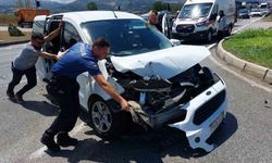 Samsun’da hafif ticari araç kamyonla çarpıştı: 1 yaralı