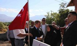 Şehit mezarına bayrak asma töreni düzenlendi