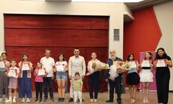 Şehzadeler Belediyesi Tiyatro Okulu öğrencileri izleyiciden tam not aldı