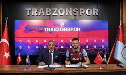 Trabzonspor Okay Yokuşlu için imza töreni düzenledi