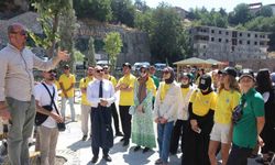 Turistik trenle Bitlis’e gelen öğrenciler tarihi mekanları gezdi