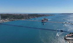 Türkiye’nin sondaj gemisi Abdülhamid Han İstanbul Boğazı’ndan geçti: O anlar havadan görüntülendi