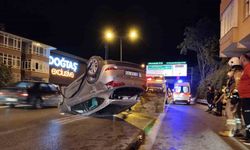 Üsküdar’da kontrolden çıkan otomobilin çarptığı araç takla attı
