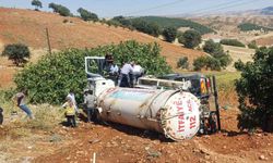 Yangına giden itfaiye tankeri şarampole devrildi: 1 yaralı