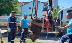 SASKİ’den kanalizasyon ve yağmursuyu hatlarında temizlik: Araç lastiği, beton parçaları…