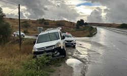 Edirne'de polisten kaçarken kaza yapan araçta 3 düzensiz göçmen yakalandı