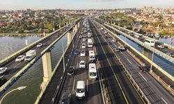 İstanbul'da yeni eğitim öğretim yılının ilk gününde trafik yoğunluğu oluştu