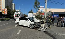 Tekirdağ'da 2 otomobilin çarpıştığı kazada 3 kişi yaralandı